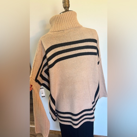 NWT Oversized Sweater - Picture 3 of 5